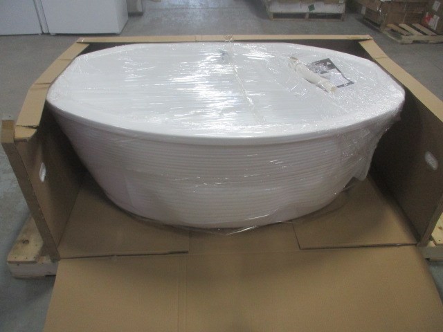 OVE DECORS B FREESTANDING 67 BATHTUB  Maxx Liquidation Marketplace &  Online Auctions