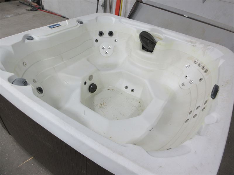 AQUATERRA MONTECITO 45-JET 6-PERSON HOT TUB | Maxx Liquidation ...